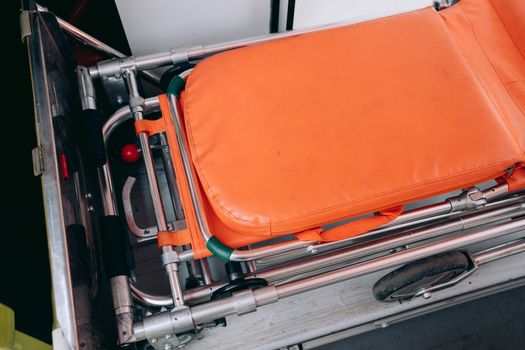 Hulpdiensten bij een ongeval in Boxmeer op een kruising met afzetlint en omgeleid verkeer