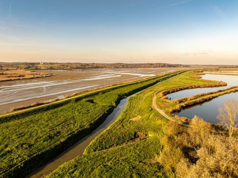 Groene omgeving van de Douairière in Boxmeer met bomen, wandelpad en historische sfeer