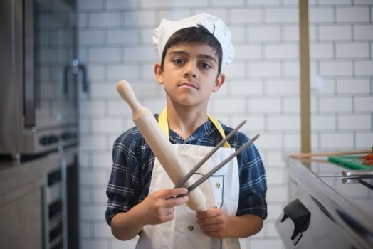 Kinderen maken mini pizza's tijdens een kook-kinderfeestje in Boxmeer