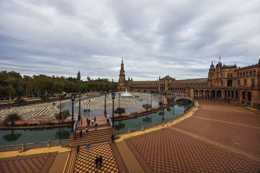 Panoramabeeld van Sevilla met de stadsskyline en een verwijzing naar Sevilla FC en La Liga