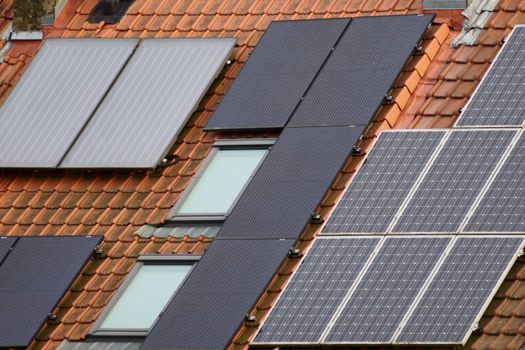 Zonnepanelen op een plat dak van een woning in Boxmeer met montagesysteem en ballast