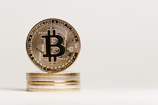 Grafiek van de bitcoin koers op een laptop voor particuliere beleggers in Boxmeer