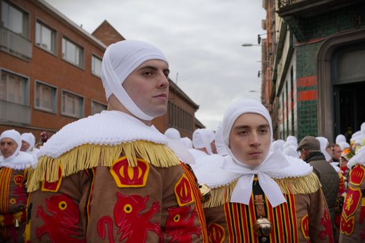 Bezoekers genieten van de zomerse sfeer tijdens het Slokop Festival in de regio Boxmeer