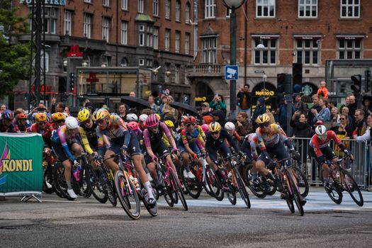 Publiek langs het parcours in Boxmeer bij Daags na de Tour, met focus op uitslag daags na de tour boxmeer